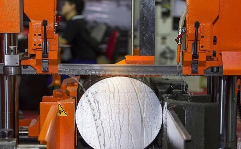 防城立式金属带锯床切削出现跑带故障解决方法！